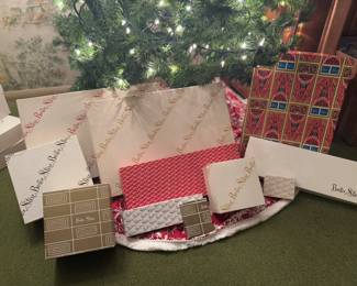 Be the hit of this years Christmas with beautiful VINTAGE department store gift boxes!  A RARE find!!