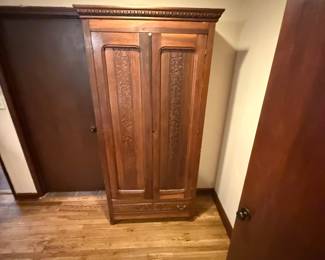 Dressing cabinet 