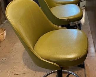 Mid century Modern bat stools, 2 with backs, 4 without backs