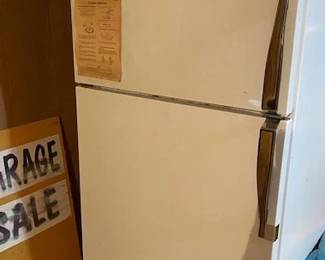 Montgomery Ward refrigerator with top freezer
