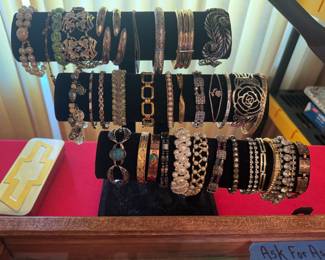Bracelets 