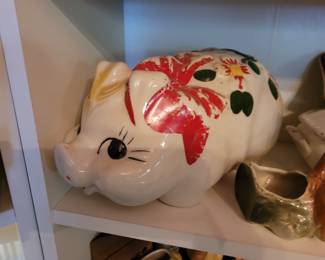 Shawnee Collectible Pig