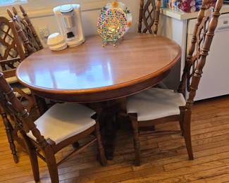 Pedestal table and 6 chairs