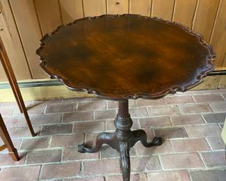 Chippendale Mahogany Pie Crust Tilt Table