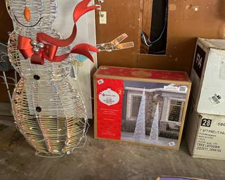 CHRISTMAS LAWN ORNAMENTS