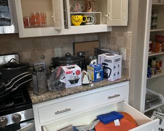 Vintage glassware,placemats ,napkin sets,hot pads , aprons , collectible drinkware,kitchen utensils 