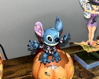 Jim Shore Disney Enesco Halloween Stitch in Jack-o-Lantern