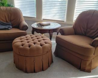 TWO ETHAN ALLEN SWIVEL, ARMED & SKIRTED CHAIRS WITH MATCHING TUFTED & SKIRTED OTTOMAN