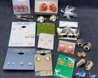 Earrings & Pins 