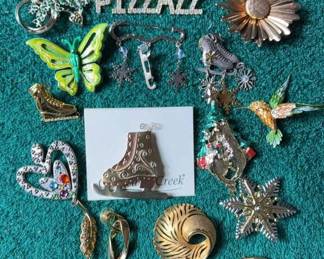 Brooches & Pins 