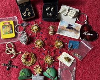 Pins & Brooches 