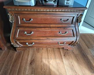 Mahogany Bombe chest of drawers