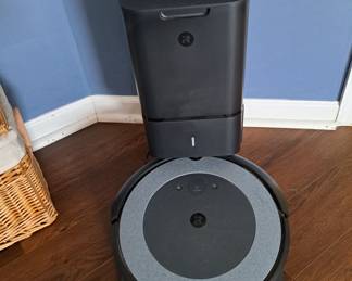 I-Robot floor vacuum