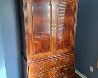 Henredon mahogany inlaid secretary desk with pull out writing shelf.