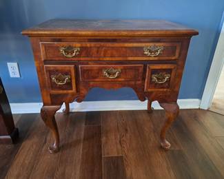 Henredon Chippendale mahogany inlaid stand