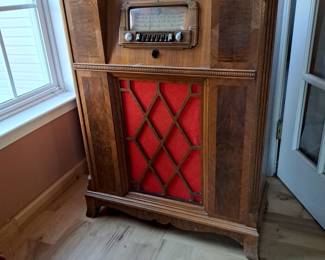 Antique console radio