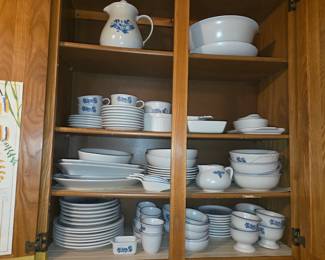 Pfaltzgraff ' Yorktowne' pattern dish set - very large