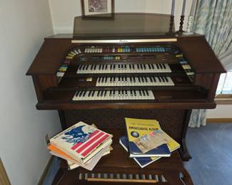 Thomas Trianon Electric organ