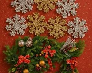 Elegant Christmas Wreath Garland & Glitter Snowflake Set Red Bows Gold Silver Holiday Décor