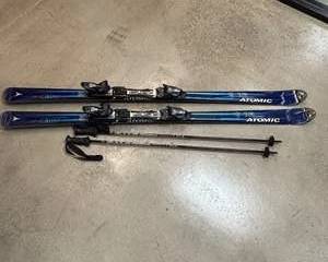 Atomic Beta Carv 9.18 Carbon Skis with Bindings and Poles All Mountain Set