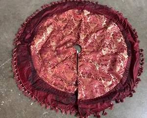 Elegant Red and Gold Brocade Christmas Tree Skirt with Tassel Trim – 52” Holiday Decor
