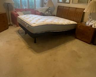 QUEEN CANTWELL MORTOIZED BED  W/ REMOTE   MINT USED 3 MONTHS  ONLY 