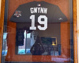 TONY GWYNN SIGNED AND FRAMED JERSEY