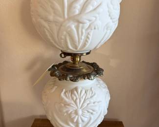 GORGEOUS WHITE ANTIQUE LAMP