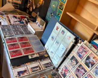 TONS OF BASEBALL CARDS