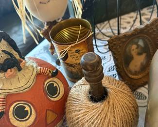 SO MANY COOL THINGS ON THIS TABLE