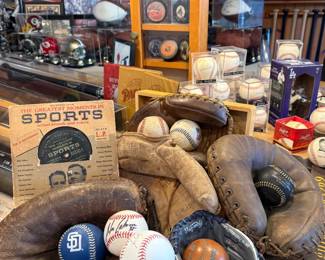 MAJOR LEAGUE BASEBALL COLLECTION - SIGNED