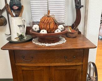 ANTIQUE WASH BASIN