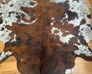 STUNNING COWHIDE RUG