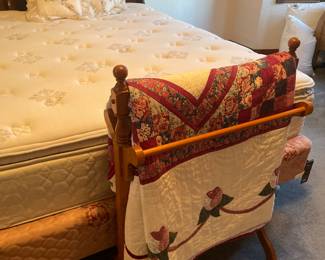 QUEEN BED -LINENS AND MORE