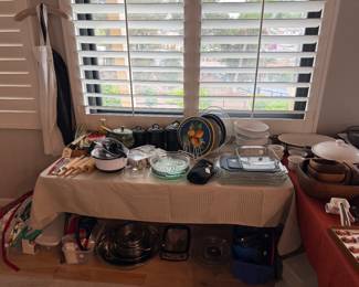 Kitchen cooking and baking supplies