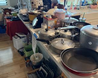 Kitchen appliances, cookware, bakeware