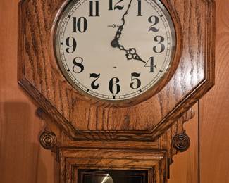 Vintage Howard Miller Chime Wall Clock (works)