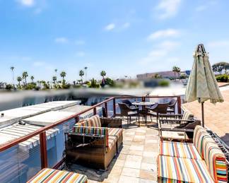 Rooftop deck. Beach home in southern California right near the beach. Walk to beach, coffee shops, restaurants and shopping. Have coffee or dine on the beautiful rooftop. Less than $395,000.  Call Joe for info: 480-577-8396