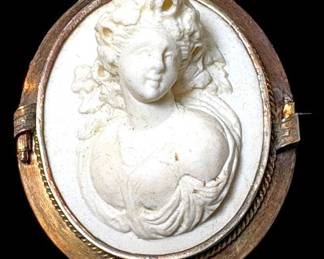 Vintage Victorian Brooch 