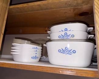 Corning ware set with tops  