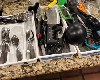 Kitchen silverware and accessory pieces