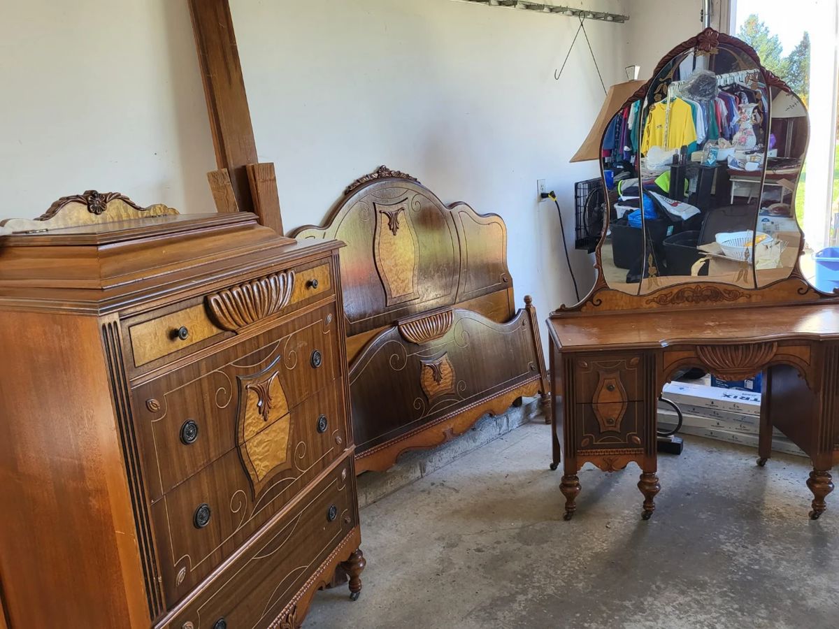 Antique Full Full Bedroom Set