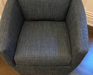 Room & Board yes it swivels and we have 2