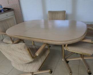 dinette set  with  4  chairs  and  one  leaf