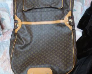 Louis  Vuitton  garment  bag