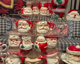 Large collection of sweet vintage Santa mugs❤️