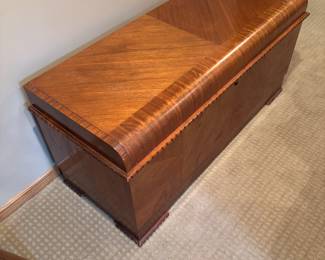 Hope chest cedar