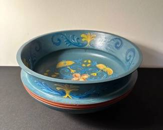 Traditional Norwegian decorative Rosemaled folk art wooden bowl