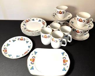 Porsgrunds Porselaensfabrik "Farmer's Rose" dish set