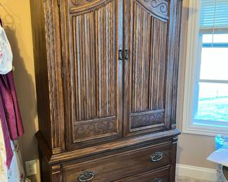 Matching Ethan Allen Gentlemens Chest Royal Charter Collection